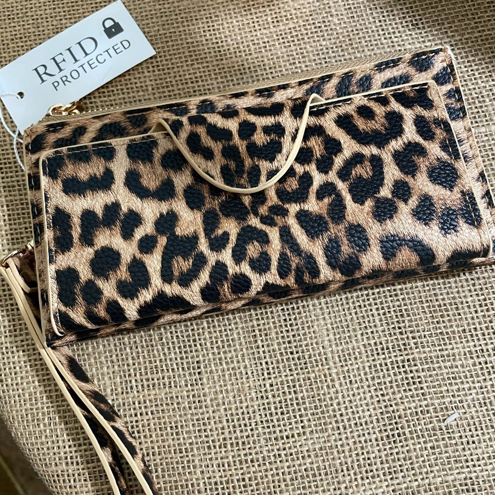 Leopard RFID Protected Wristlet Wallet